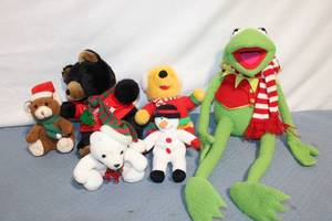 lot 459 image: Collection of 7 Holiday Themed Plush Toys