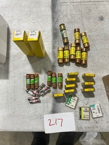 ASSORTMENT OF FUSES