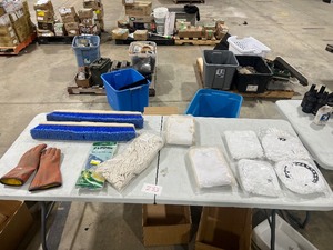 JANITORY SUPPLIES, BROOMS, MOPHEAD, GLOVES, 36X5 KEYHOLE SWEEPING MOPS, & MOP HEADS