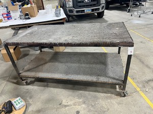 STEEL TABLE ON CASTORS