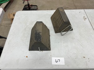 2 WHEEL CHOCKS