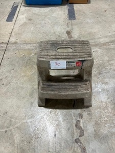 PLASTIC STEP STOOL