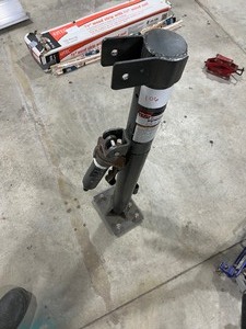PICKUP TRUCK HOIST(MISSING PIECES)