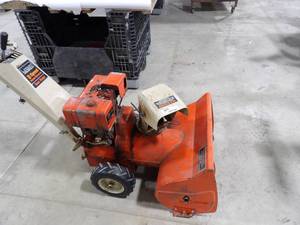 MONTGOMERY WARD 8HP SNOWBLOWER DUAL STAGE 26 CUT