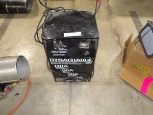 DYNA CHARGE 140A BATTERY CHARGE
