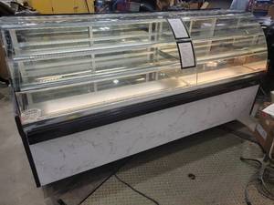 lot 1 image: Arctica Deli Case (538299) One Half Refrigerated, One Half Not