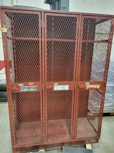 lot 9 image: Bay of Three Red Lockers (479891)