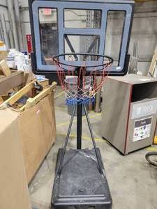 lot 12 image: Portable Basketball Hoop (525491)