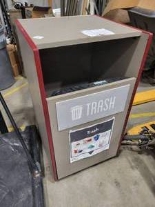 lot 25 image: Trash Bin Container (539974)
