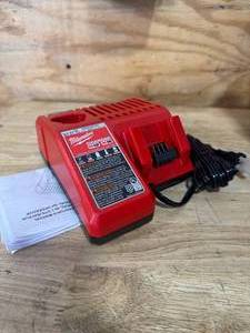 lot 17 image: MILWAUKEE 48-59-1812 M12 and M18 12-Volt18-Volt Lithium-Ion Multi-Voltage Battery Charger - B79