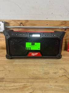 lot 18 image: MILWAUKEE 2952-20 M18 18V Lithium-Ion Cordless Jobsite Radio - C189