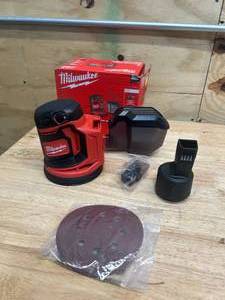 lot 34 image: MILWAUKEE 2648-20 M18 18V Lithium-Ion Cordless 5 in. Random Orbit Sander (Tool-Only) - B129