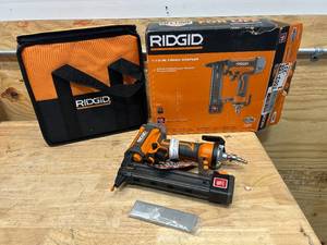 lot 37 image: RIDGID R150FSF Pneumatic 18-Gauge 1-12 in. Finish Stapler with Contractors Bag - B109