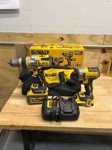 lot 102 image: DEWALT DCK2100D1T1 20V MAX Cordless Brushless Hammer DrillDriver 2 Tool Combo Kit with FLEXVOLT ADVANTAGE - D399