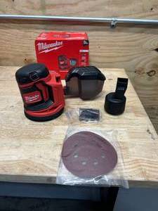 lot 103 image: MILWAUKEE 2648-20 M18 18V Lithium-Ion Cordless 5 in. Random Orbit Sander (Tool-Only) - B129