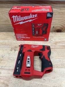 lot 104 image: MILWAUKEE 2447-20 M12 12-Volt Lithium-Ion Cordless 38 in. Crown Stapler (Tool-Only) - C139