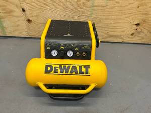 lot 117 image: DEWALT D55146 4.5 Gal. Portable Electric Air Compressor - C399