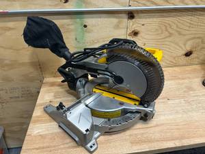 lot 121 image: DEWALT DWS713 15 Amp Corded 10 in. Compound Single Bevel Miter Saw - D249