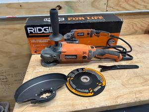 lot 128 image: RIDGID R10202 15 Amp Corded 7 in. Twist Handle Angle Grinder - C129