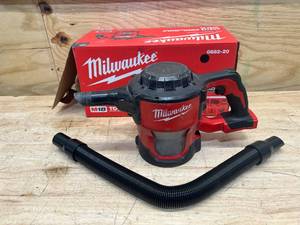 lot 160 image: MILWAUKEE 0882-20 Bagless M18 18-Volt Lithium-Ion Cordless HEPA Compact Handheld Vacuum (Tool-Only) - D129