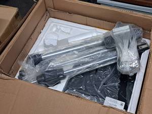 lot 20 image: Hakko Adjustable Boom Stand 999-224B (in box)