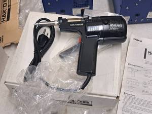 lot 19 image: Hakko Desoldering Tool 808 (in box)