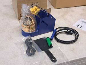 lot 41 image: Hakko Desoldering Tool Kit with 599B Tip Cleaner FM-2027