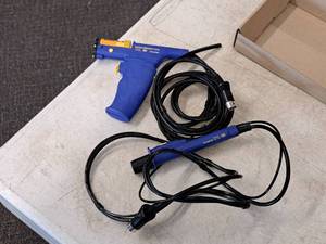 lot 38 image: Hakko ESD Safe 24V-70W Desoldering Tool FM-2024 with Hakko FM-2029 ESD Safe Soldering Tool