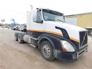 lot 1 image: 2015 Volvo Semi Tractor