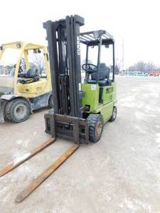 lot 8 image: 1996 Clark GPX17E LP Forklift