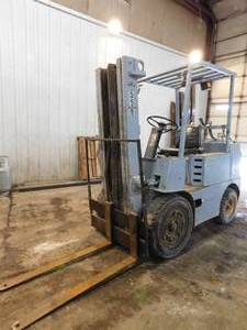 lot 10 image: 1977 Allis Chalmers ACP-50L-2PS LP Forklift