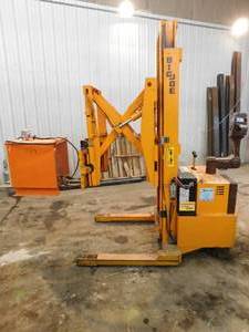 lot 18 image: Big Joe PDR30-130 Walkie Reacher Stacker
