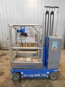 lot 21 image: 2014 Genie GR20 Manlift