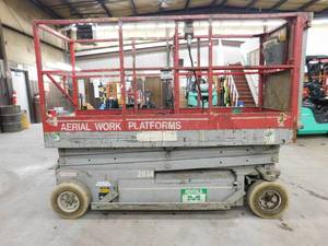 lot 22 image: MEC 2034 Scissor Lift