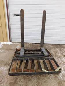 lot 29 image: Cascade Side Shifting Fork Positioner with Forks and Backrest
