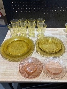 lot 27 image: Colored Depression Glass