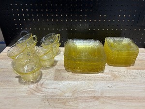 lot 28 image: Yellow Depression Glass