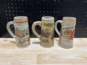 lot 30 image: Strohs Beer Steins