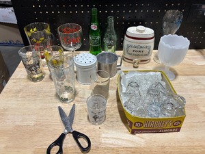 lot 34 image: Vintage and Collectible Kitchen Items