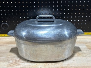 lot 10 image: Wagner Ware Oval Roaster