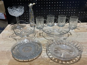 lot 13 image: Variety of Vintage Clear Glass Pieces