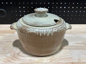 lot 17 image: Vintage Frankoma Pottery Mayan Aztec Covered Casserole Dish