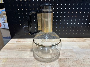 lot 21 image: Vintage Pyrex Silex Glass Carafe