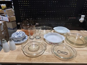 lot 39 image: Assorted Glassware Including FireKing, Pyrex and Anchor