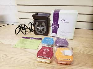 Scentsy Full size warmer and 4 Scents