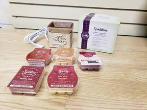 Scentsy warmer and 5 Scents