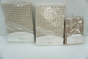 lot 48 image: Tablecloths New in Packages