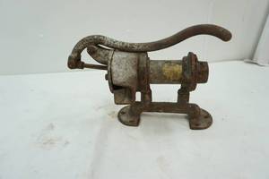lot 88 image: vintageantique hand pump