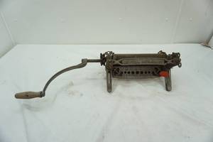 lot 90 image: vintageantique wringer