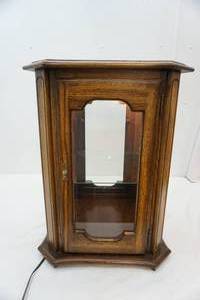 lot 106 image: Light-up display cabinet 17x18x2